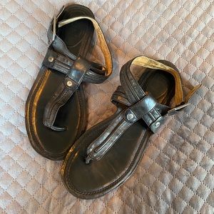 Frye Alessia Trapunto 8.5 sandal